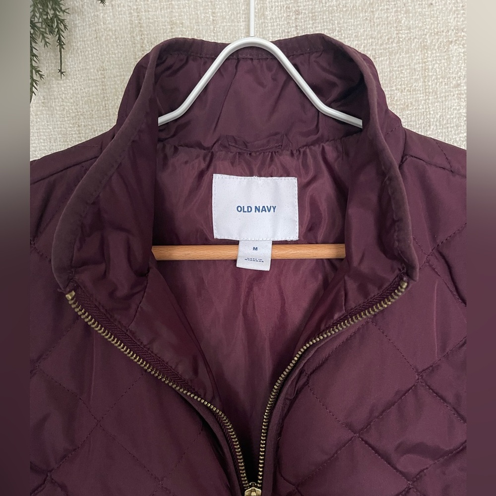 Old Navy Quilted Vest Sz M - Picture 3 of 3